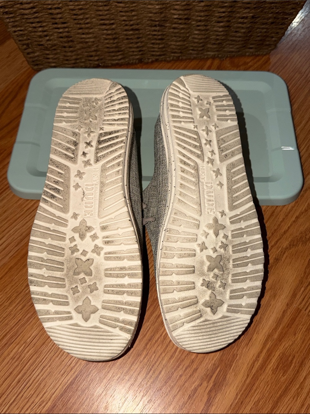 Women’s HEY DUDE’s size 9 - Picture 3 of 6